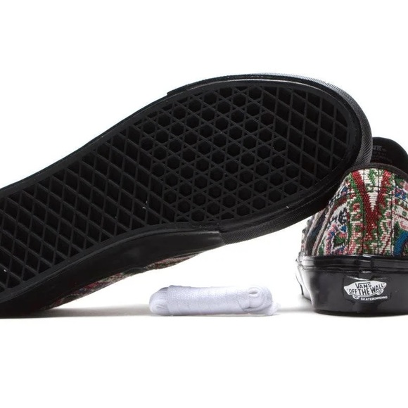 BRAND NEW Vans special edition paisleys - Picture 13 of 16